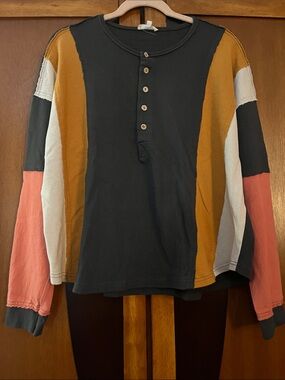 Easel Long-Sleeve Henley Shirt in Black-Mustard-Cream-Coral w/Shirttail Hem